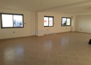 PLATEAU BUREAU FACADE A LOUER 