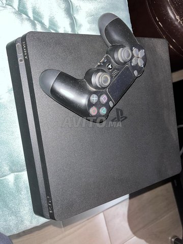 PS4 SLIM 1 TO avec manette et 2 jeux