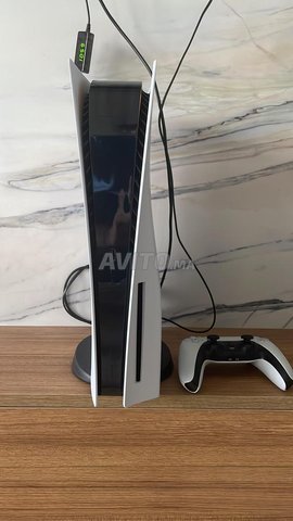 PlayStation 5 with 1x Controller 