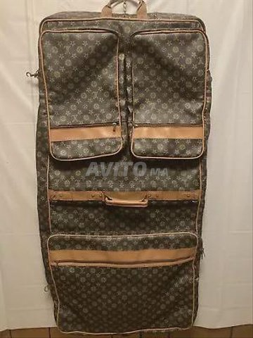 Louis Vuitton Hanging Travel Bag 4’x23” 