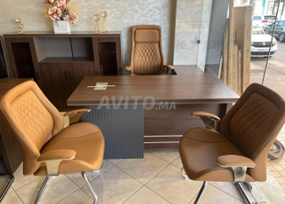 مكاتب بأحجام وتصاميم مختلفة للبيع