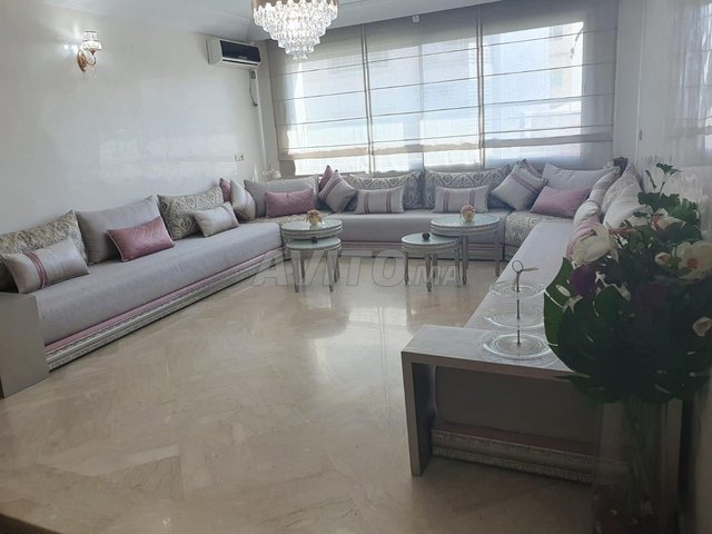 Salon marocain complet avec lustre