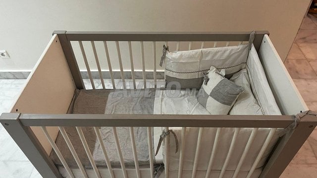 Lit bébé kitea complet avec commode et matelas  