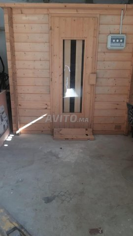 Grande salle de sauna extérieur en bois