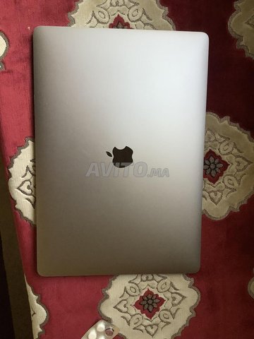 Macbook pro 2018 i9 32GB 1To