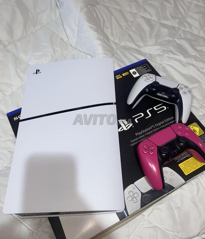 PS5 SLIM digital comme neuf 2 manettes