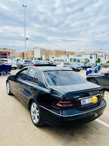 Mercedes-Benz 220 occasion Diesel Modèle 