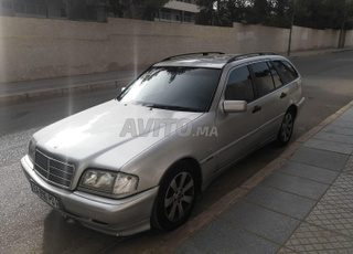 Mercedes-Benz 220 Diesel Automatique 2000 à Nador