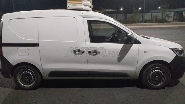 تأجير وهيكل سيارة مبردة