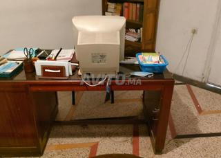 bureau et table et chaises cabinet medical