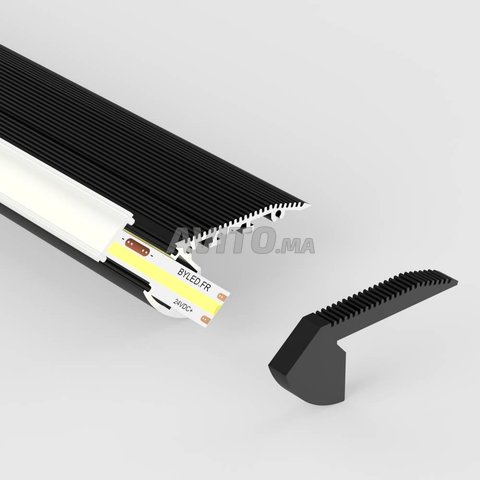 Profilé LED noir marches escaliers 