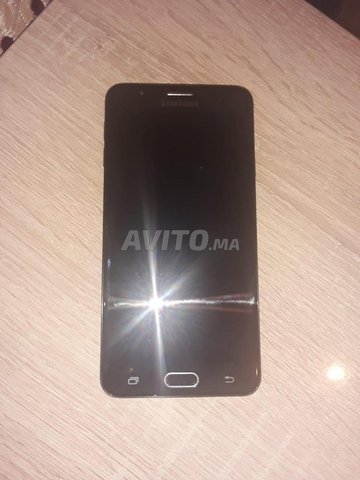 Samsung Galaxy j7 prime presque neuf 