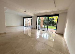 Villa à vendre ac piscine bouskoura golf