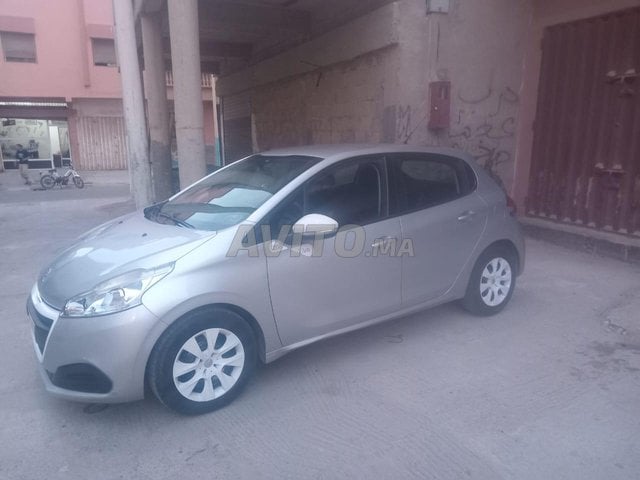 Voiture Peugeot 208  à Marrakech  Diesel