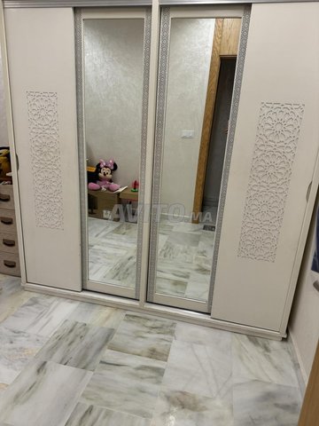 Placard blanc 4 portes vrais bois à Tanger