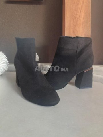 Bottes à talons noires Bershka AchetéesAngleterre 