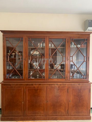 BIBLIOTHEQUE / VITRINE