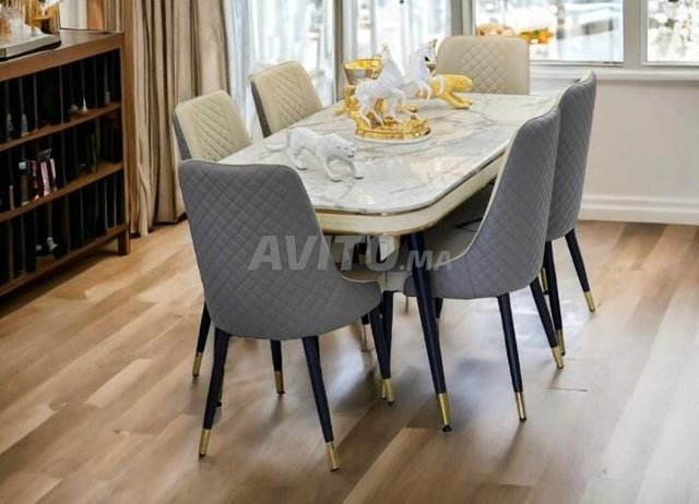 salle à manger/table/chaise de luxe dispooo