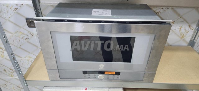 Four micro-ondes encastré  inox  emporter 