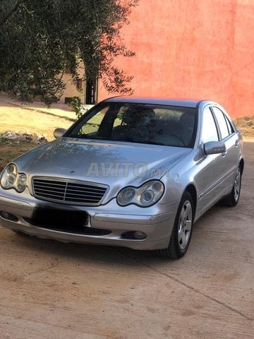 Mercedes-Benz 220 occasion Diesel Modèle 