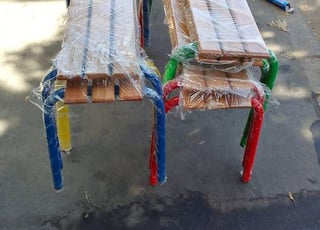 BANC SEMI Métallique disponible 