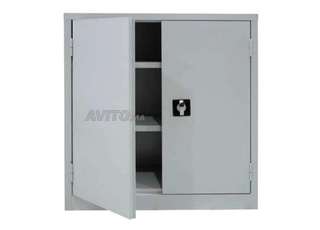 les armoires métalliques basses à portes battantes