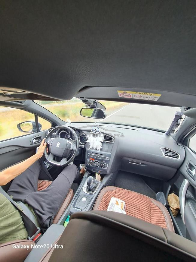 ds4 automatique en très bon état 