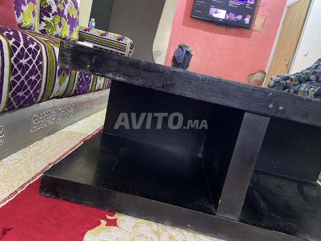 une table noir