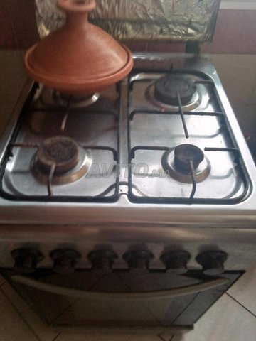 Vente placard en bois et cuisinière en bonne état 