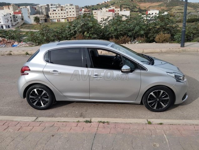 Peugeot 208 occasion Diesel Modèle 