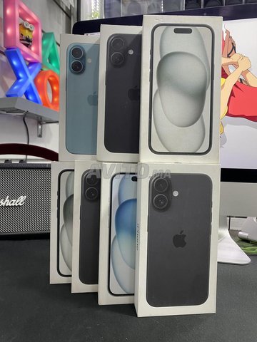 iPhone 15 Normal / 16 Normal 128GB Bleu / Black 