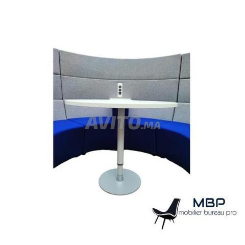 Alcôve Acoustique Circulaire avec Table