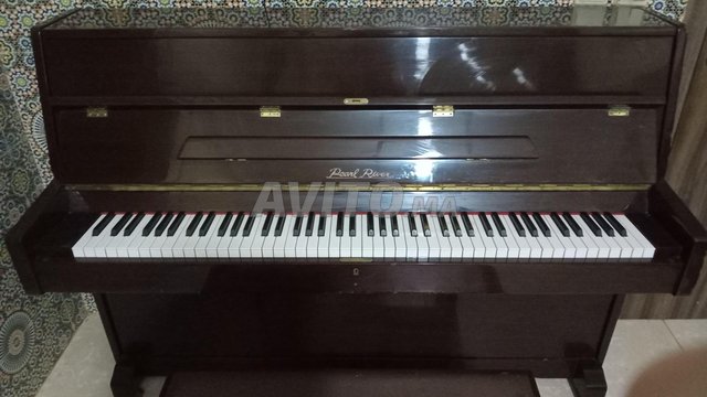 Piano droit Pearl River à vendre