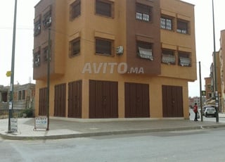 Magasin à vendre à Mhamid avec deux façades et un sous-sol