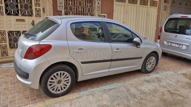 Peugeot 207 bonne état madarba walo 