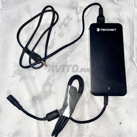 Chargeur / Adaptateur de la marque TECKNET.