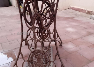 نادرة للغاية طاولة ماكينة خياطة سينجر عتيقة