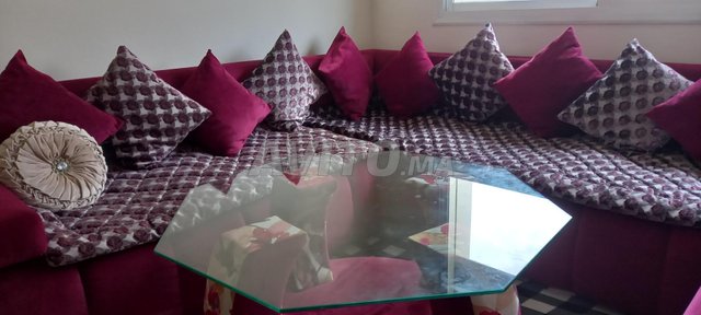 salon moderne avec table en ver