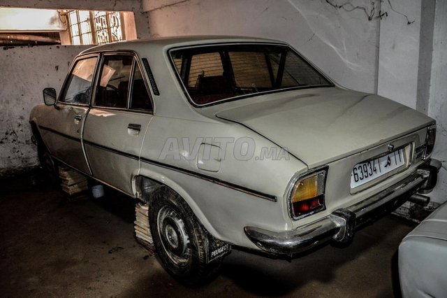 PEUGEOT 504- VOITURE DE COLLECTION