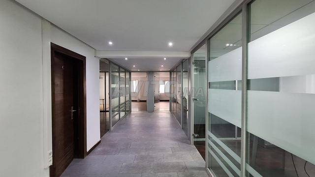 مكاتب بمساحة 419 متر مربع 3 سندات ملكية منفصلة بالقرب من عبد المومن