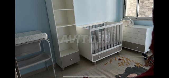 lit bébé avec tiroir et commode et meuble 