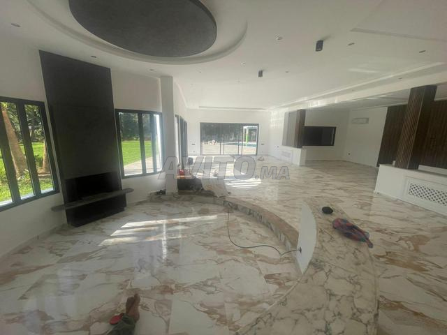 Villa de standing A LOUER à Souissi RABAT