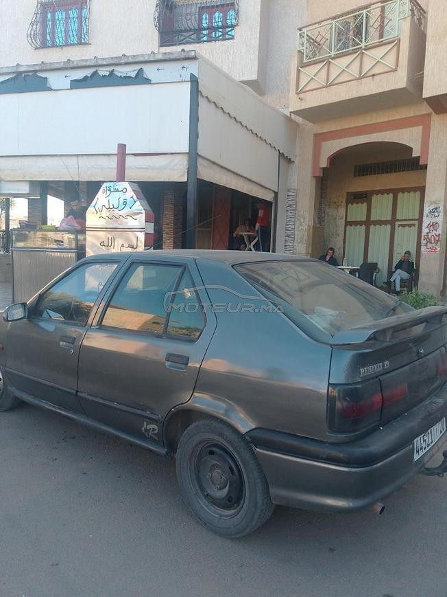 سيارة 19 رونو 