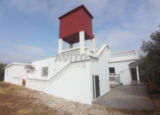 Ferme titrée meublée 8000m² à vendre