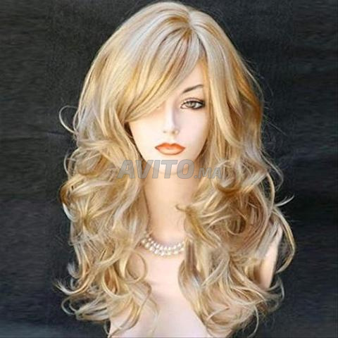 Perruque longue à cheveux bouclés Blond doré  - 2