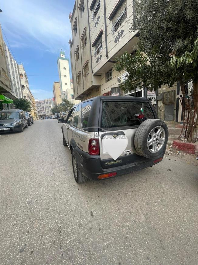 سيارة لوندروفور