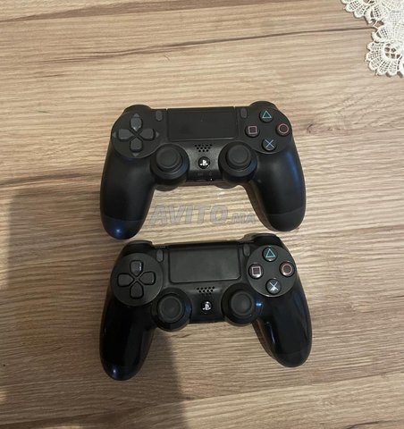 Ps4 slim 2 manettes avec fc24 et 2cds