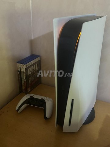 Playstation 5 trés bon état avec 3 jeux