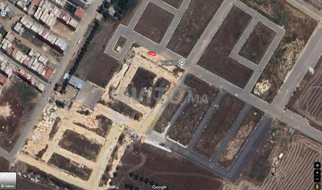 Terrain commercial R plus 3 deux faces opposés