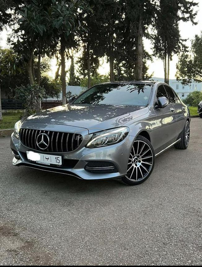 Mercedes-Benz 220